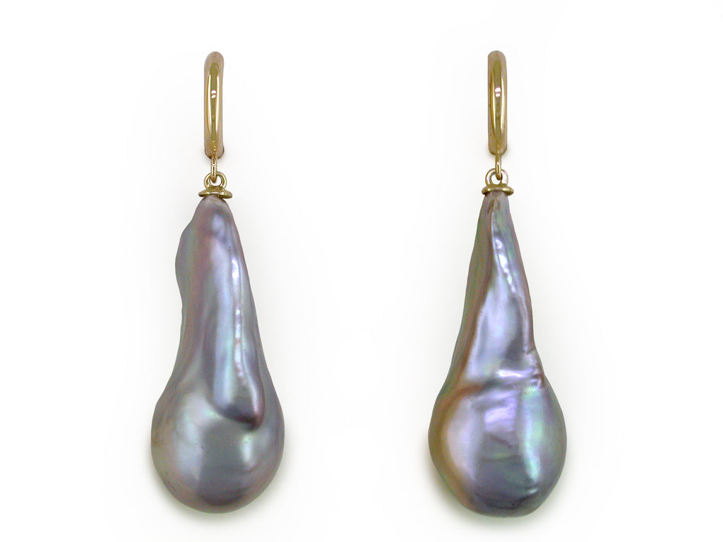 SMALL GOLD HOOP EARRINGS WITH BAROQUE PEARL DROPS