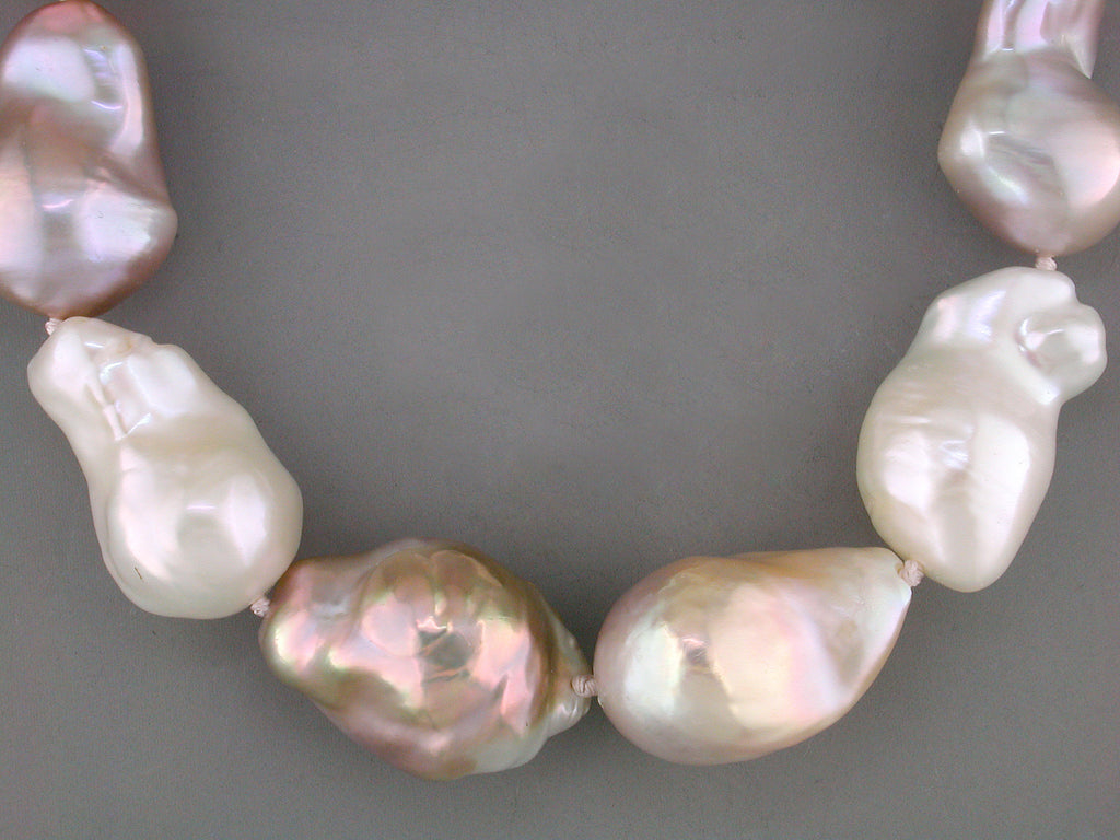 BAROQUE FRESHWATER PEARL NECKLACE